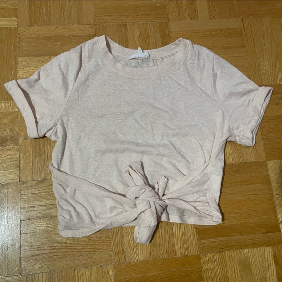 light pink, cropped, tied shirt - Picture 1 of 3